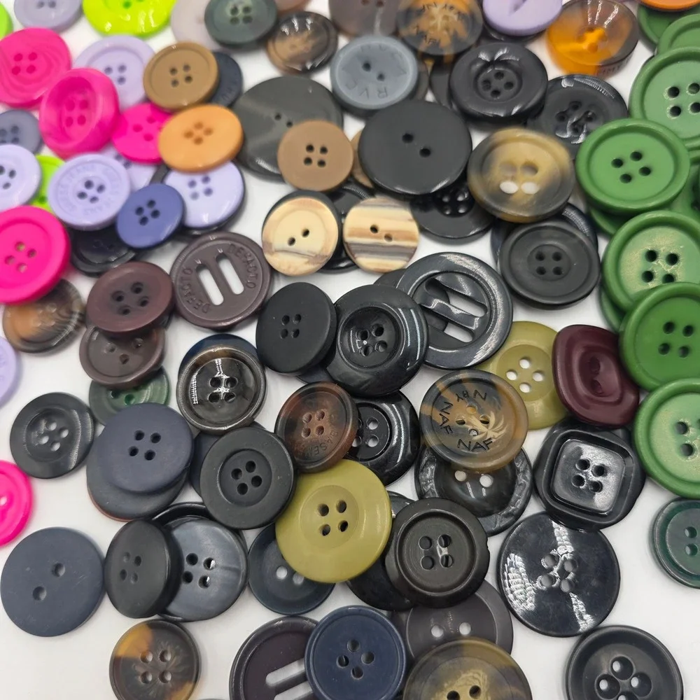Bulk Lot of 140 Assorted Sewing Buttons Mixed Colors and Sizes Crafting